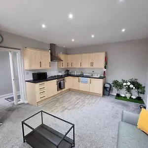  Apartment Lovely & Peaceful 2 Bedroom With En-suite, Leith,
